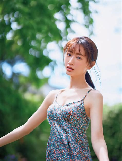 松本まりかのエロ画像。写真集のランジェリー下着姿＆美乳な水。